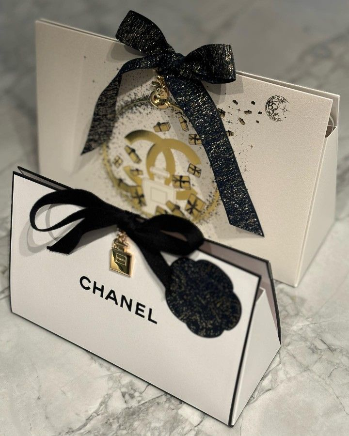 CHANEL Christmas 3