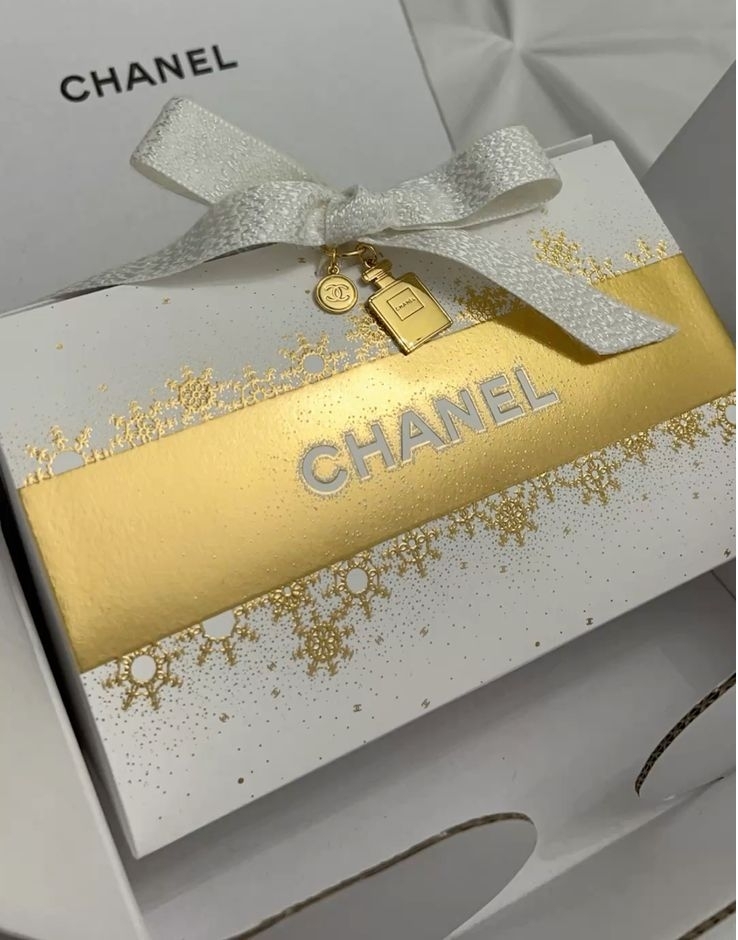 CHANEL Christmas 6